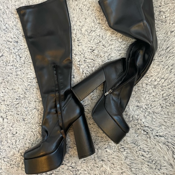 SOLD ‼️ Naked Wolfe Look-Alike Tall Boot - Picture 1 of 5